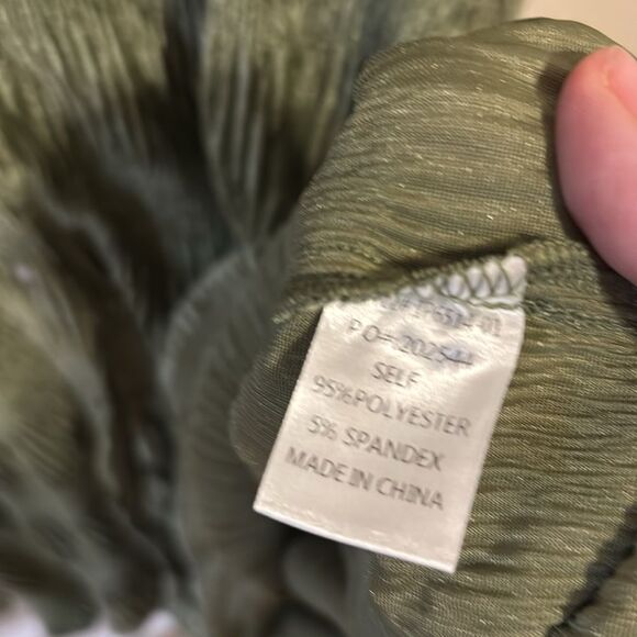 BiBi forest/olive GREEN, long-sleeved, button down, textured shirt; size XL - Picture 5 of 5